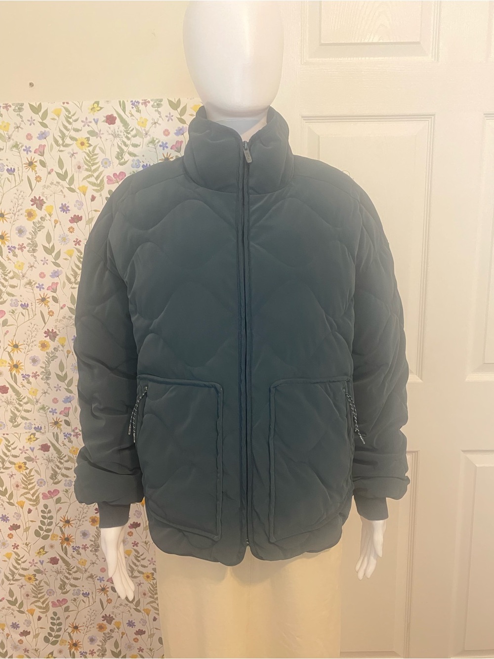 FLX Athletic Women's Quilted Puffer Jacket in Dark Teal in Size Medium